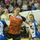 Uno de los últimos encuentros entre el Bera Bera y el Aula Valladolid.-J. A. GARAIKOETXEA