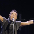 Bruce Springsteen, durante un concierto en Cleveland, este martes.-AP / TONY DEJAK