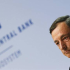Mario Draghi, durante la conferencia de prensa en la sede del BCE en Fráncfort.-REUTERS / RALPH ORLOWSKI