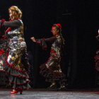 Desfile de moda y baile flamenco para calentar la Feria de Abril de El Calaverón. MARIO TEJEDOR