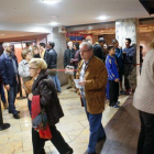 Espectadores en las taquillas de los cines Palafox en la fiesta del cine celebrada el pasado octubre.-NURIA SOLER