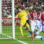 Fran Villalba en el momento de marcar el gol del empate en El Molinón.-Área 11