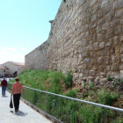 Imagen de la muralla restaurada.-HDS