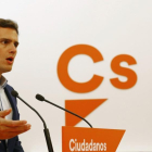 El presidente de Ciudadanos, Albert Rivera, durante la rueda de prensa que ha ofrecido tras la reunión de la Ejecutiva de Ciudadanos-J P GANDUL (EFE)