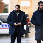 Nikola Karabatic, junto a su hermano Luka (derecha) en una imagen tomada el pasado noviembre antes de declarar en Montpellier-PASCAL GUYOT / AFP