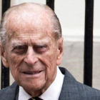 Foto de archivo del duque de Edimburgo, a su salida de Canada House, en el centro de Londres, el 19 de julio de 2017.-EFE / WILL OLIVER