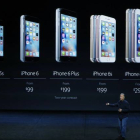 Distintos modelos de los teléfonos de Apple, en un acto de la compañía del pasado 9 de septiembre.-AFP / STEPHEN LAM