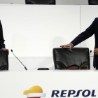El presidente de Repsol, Antoni Brufau (derecha), y el consejero delegado, Josu Jon Imaz, en la junta de accionistas.-EFE / CHEMA MOYA
