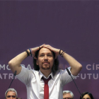 Pablo Iglesias, en el escenario de Vistalegre 2 tras conocer su victoria.-JUAN MANUEL PRATS
