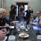 Reunión entre la delegada del Gobierno en Madrid, Concepción Dancausa, y la alcaldesa, Manuela Carmena, este martes para reforzar las medidas de seguridad.-DAVID CASTRO