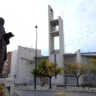 La parroquia de San Juan Maria de Vianney en el barrio del Zaidin de Granada, donde fue titular hasta su cese el lider de los Romanones, el sacerdote Román Martinez.-Foto: MAYKA NAVARRO