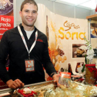 El cardo rojo fue el producto estrella en el stand de Soria durante la jornada de ayer. / DIEGO SINOVA-