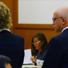 María Vaqué y Eduardo Pascual (expresidente de Eurobank) durante el juicio en la Audiencia Nacional.-EL PERIÓDICO