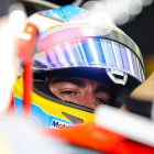 Fernando Alonso, al volante de su McLaren, durante uno de los entrenamientos del Gran Premio de Baréin.-Foto:  EFE / SRDJAN SUKI
