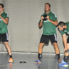 Varios jugadores del BM Soria durante un entrenamiento de pretemporada.-DANIEL RODRÍGUEZ