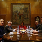 Toxo, Álvarez, Rosell y Garamendi, en una reunón con Fátima Báñez, en diciembre pasado.-AGUSTÍN CATALÁN