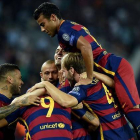 Los jugadores del Barça celebran el triunfo de la Suprcopa de Europa.-