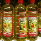 Botellas de aceite Carbonell, una de las marca de Deoleo.-