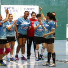 Las jugadoras del BM Ágreda celebran una victoria en un partido disputado en su pista en 2017.-MARIO TEJEDOR