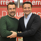 López Garai y Palacios se abrazan a la finalización de la rueda de prensa de la renovación del técnico.-Valentín Guisande