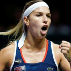 Dominika Cibulkova celebra uno de sus puntos ganados en la final del Masters.-REUTERS / EDGAR SU