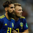Jimmy Durmaz y Sebastian Larsson, jugadores de Suecia, tras el partido ante Alemania-ODD ANDERSEN