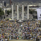 Acto en favor del referéndum frente al Ayuntamiento de Barcelona, ayer.-ACN / PATRICIA MATEOS