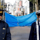 Policías de Tokio en el lugar del atropello.-REUTERS