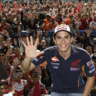 Marc Márquez, hoy en compañía de miles de fans en Indonesia.-REPSOL MEDIA
