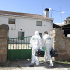 Guardías civiles de la ‘científica’ inspeccionaron el lugar de los hechos.-Daniel Rodríguez