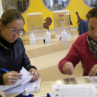 Preparación de un colegio electoral de cara a las elecciones de este domingo en Rusia.-IVAN SEKRETAREV / AP