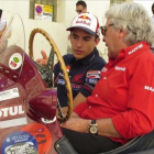 Ángel Nieto y Marc Márquez, en un Maserati antiguo.-EMILIO PÉREZ DE ROZAS