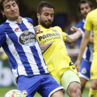 Mosquera, del Deportivo, disputa un balón con Gaspar, en el encuentro del domingo en Vila-Real.-EFE / DOMENECH