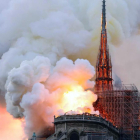 Imagen de Notre Dame la tarde de incendio-