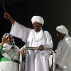 El dictador sudanés Omar al-Bashir durante un acto de campaña para su reelección como presidente del país.-Foto: EFE / MARWAN ALI