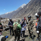 Soldados participan en tareas de rescate en Langtang (Nepal).-Foto: HANDOUT / REUTERS