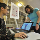 Votaciones en el Patio de Columnas en la mañana de ayer.-VALENTÍN GUISANDE