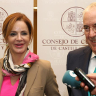 La presidenta de las Cortes de Castilla y León, Silvia Clemente junto al presidente del Consejo de Cuentas, Jesús Encabo-Ical