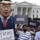 Protesta frente a la Casa Blanca contra el presidente Donald Trump.-AP / SUSAN WALSH