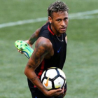Neymar, en un entrenamiento del Barça en Estados Unidos.-REUTERS / MIKE SEGAR