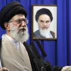 El ayatolá Jamenei, líder supremo de Irán, en un sermón en el 2009.-Foto:   AP / MEISAM HOSSEINI