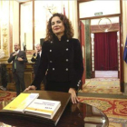 María Jesús Montero entrega el proyecto de los Presupuestos Generales del Estado del 2019.-DAVID CASTRO