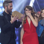 Amaia, emocionada, recibe el trofeo de ganadora de OT.-VIDEOTAPE