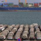 Automóviles en el Puerto de Valencia con destino a la exportación.-MIGUEL LORENZO