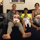 Cristiano Ronaldo posa en su casa con toda su familia.-PERIODICO (INSTAGRAM)