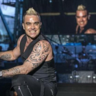 Robbie Williams, durante su actuación, la madrugada del domingo, en el Hard Rock Rising.-FERRAN SENDRA