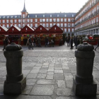 Bolardos de protección en la plaza Mayor de Madrid-AGUSTIN CATALAN