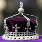 La corona de la reina de Inglaterra, con el diamante Koh-i-Noor incrustado en la parte delantera.-REUTERS / MICHAEL CRABTREE