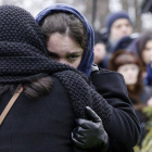 Zhanna, hija del líder de la oposición de Rusia Boris Nemtsov, llora durante el funeral en Moscú.-Foto: REUTERS / TATYANA MAKEYEVA