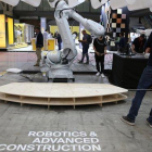 Un robot muestra sus posibilidades en el área sobre el futuro de BBConstrumat.-